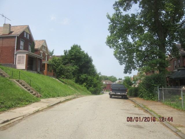 324 Moore Ave - Photo 5 of 50
