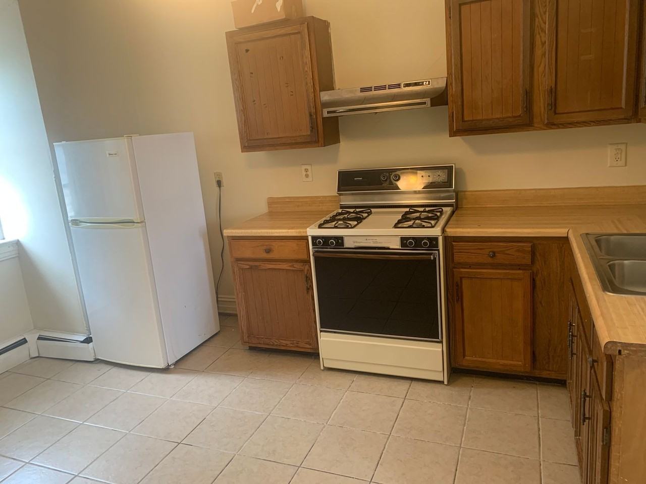 574 W Market St #3 - Photo 3 of 10