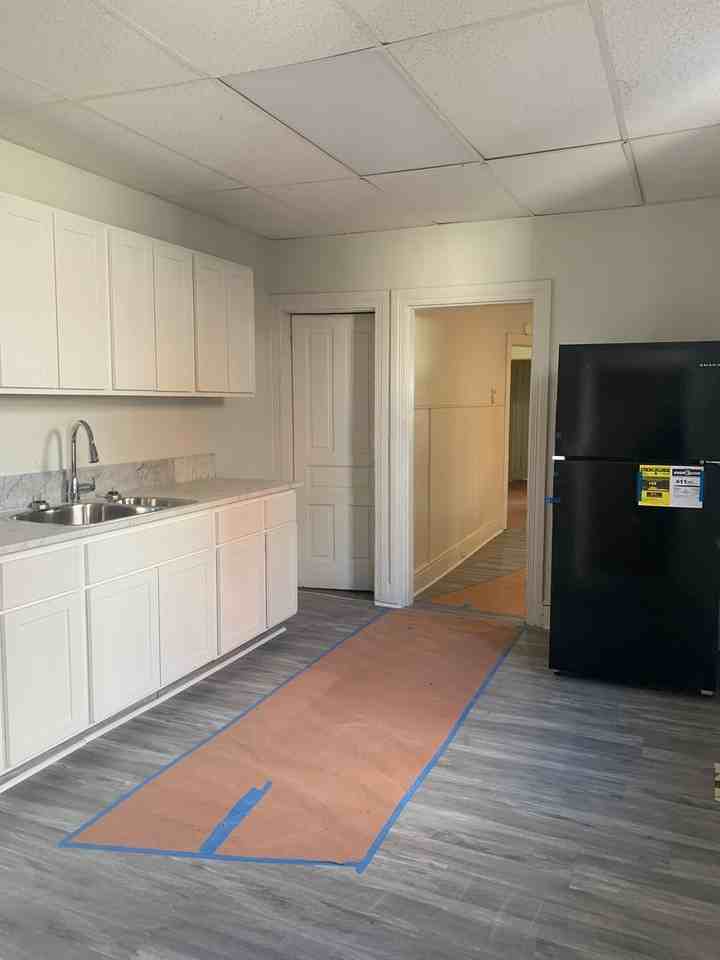 519 S Pershing Ave - Photo 2 of 21