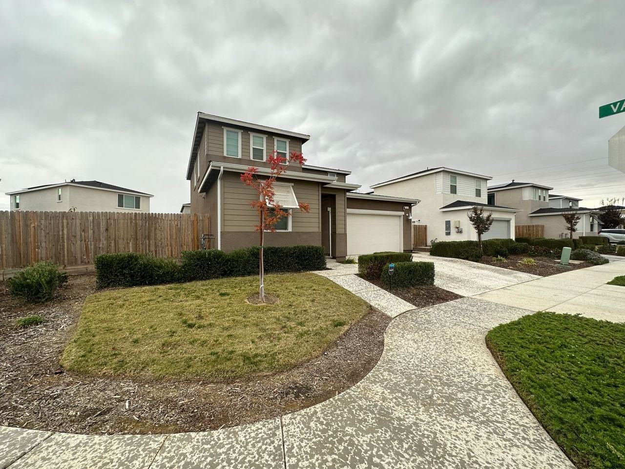 2455 Robledo Way - Photo 2 of 24