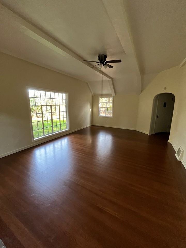 7844 Hamel Ln - Photo 4 of 19