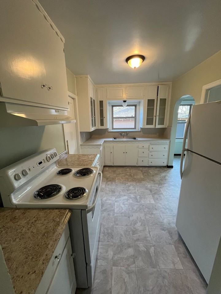 7844 Hamel Ln - Photo 7 of 19