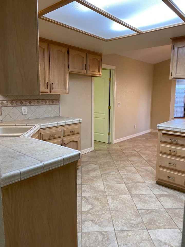 670 Coral St - Photo 3 of 19