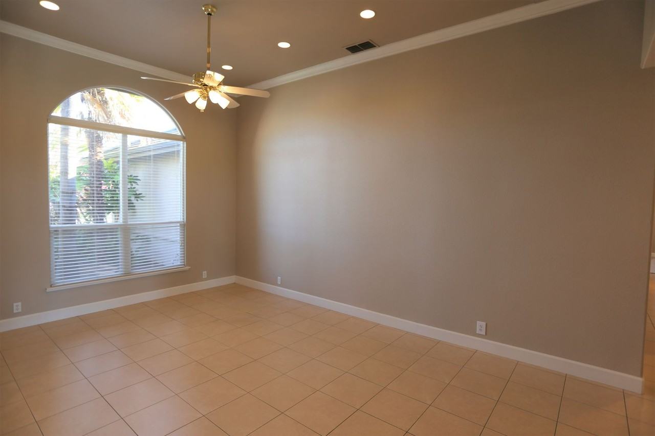 320 Hartley Dr - Photo 3 of 29