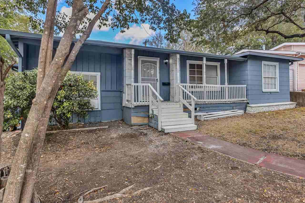 303 Sumner Dr - Photo 2 of 20