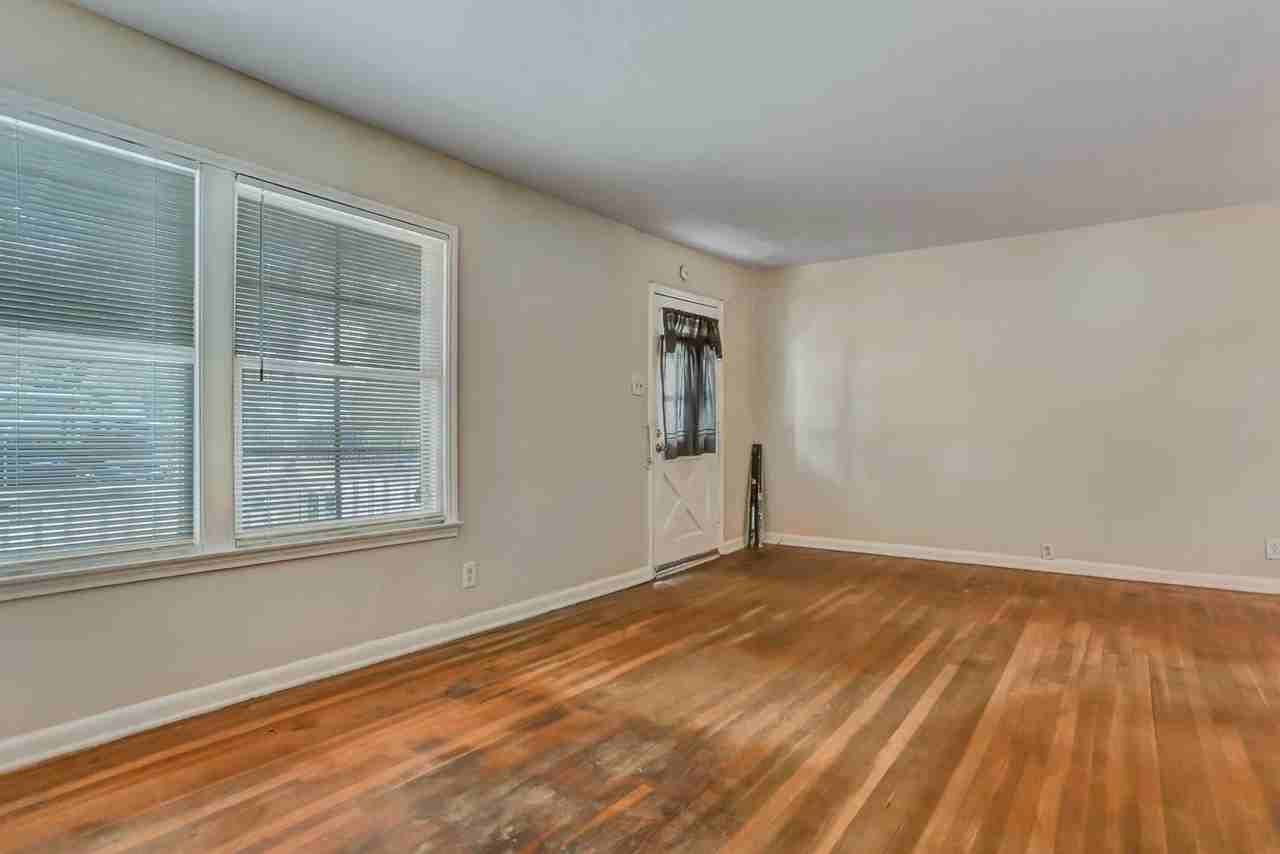 303 Sumner Dr - Photo 3 of 20