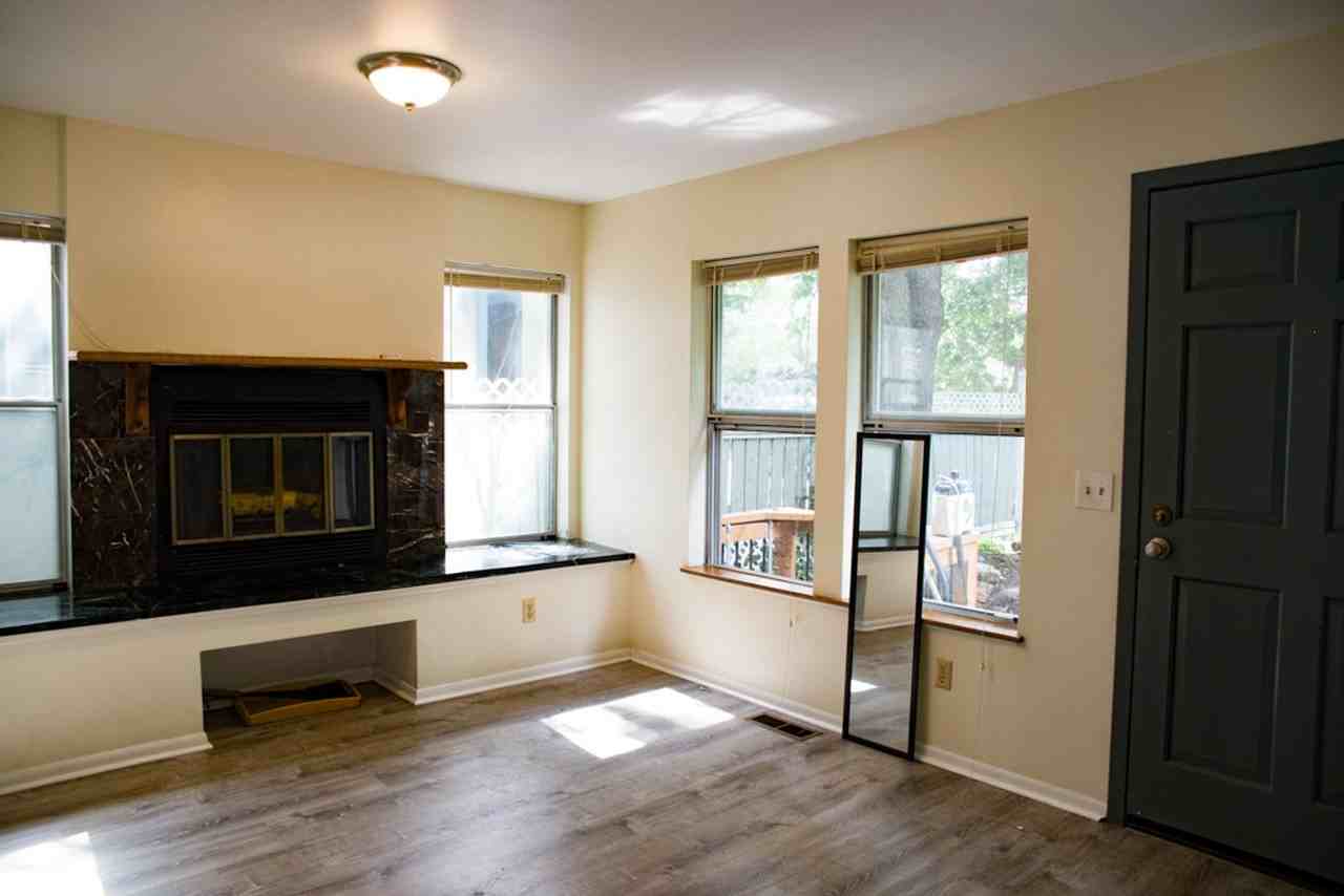 431 8th Ave Se - Photo 2 of 11