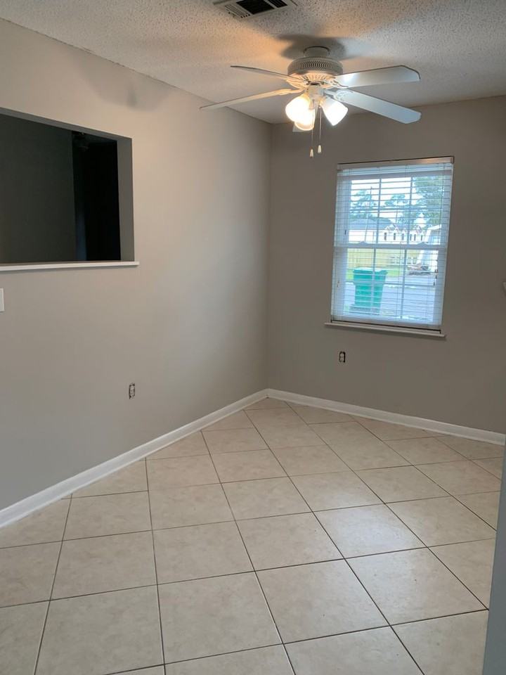 334 Harris St - Photo 4 of 17