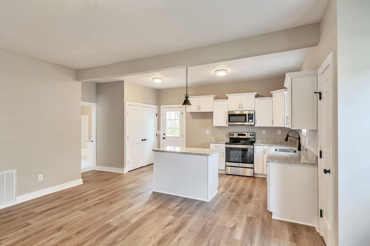 416 Highland Ct - Photo 2 of 10