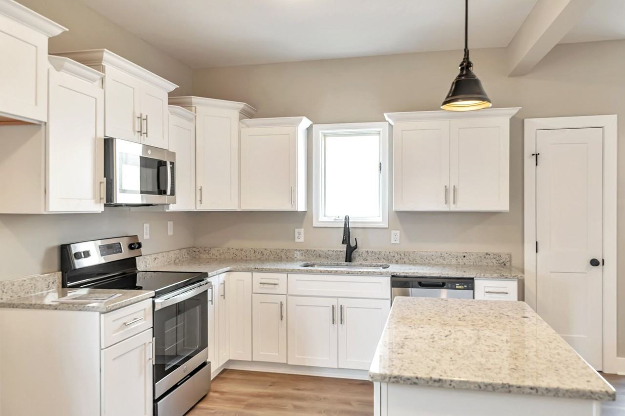 416 Highland Ct - Photo 3 of 10