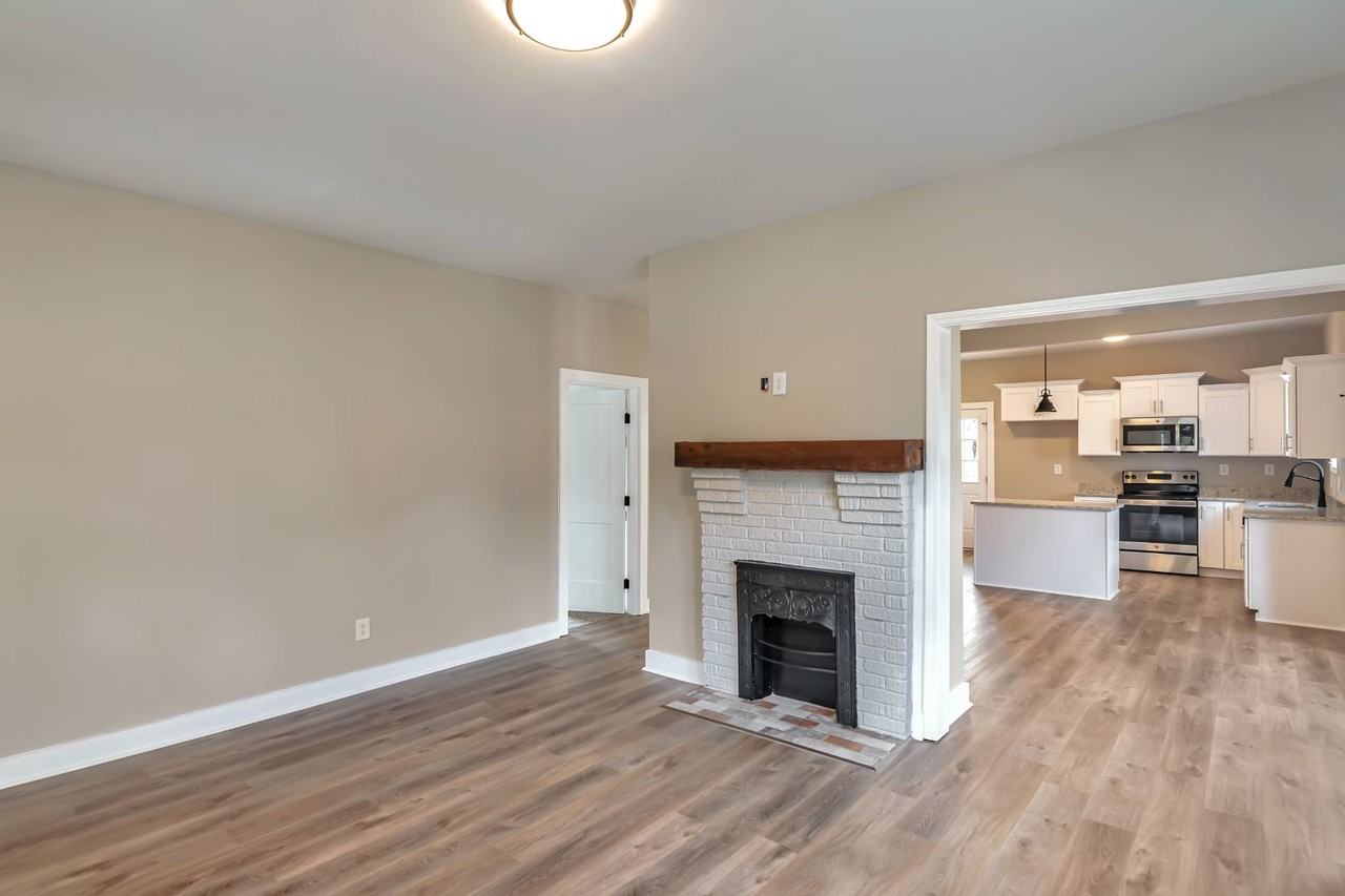 416 Highland Ct - Photo 4 of 10