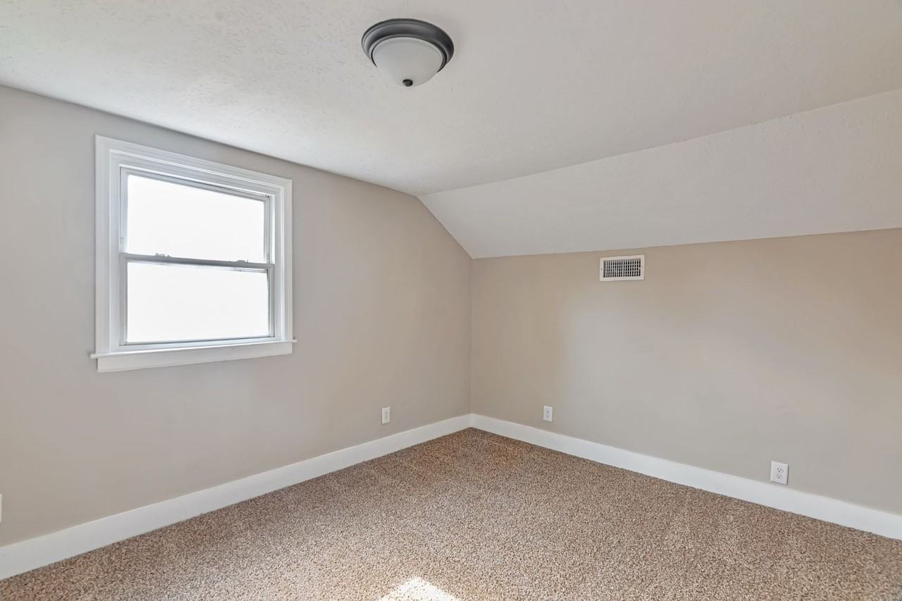 416 Highland Ct - Photo 6 of 10