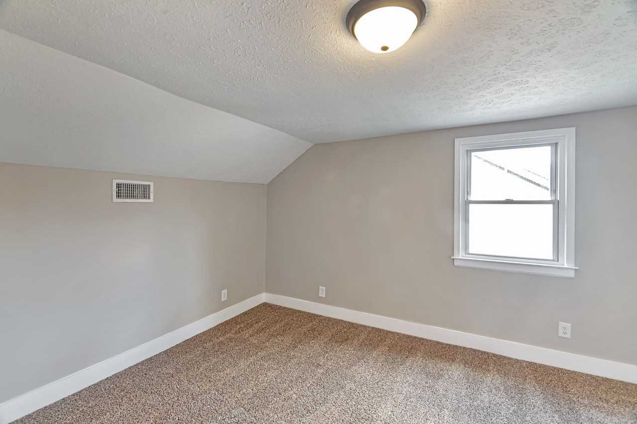 416 Highland Ct - Photo 7 of 10