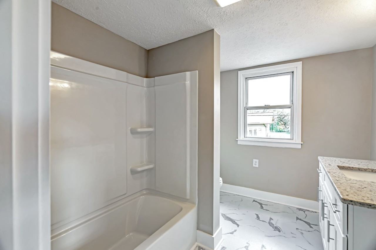 416 Highland Ct - Photo 7 of 10