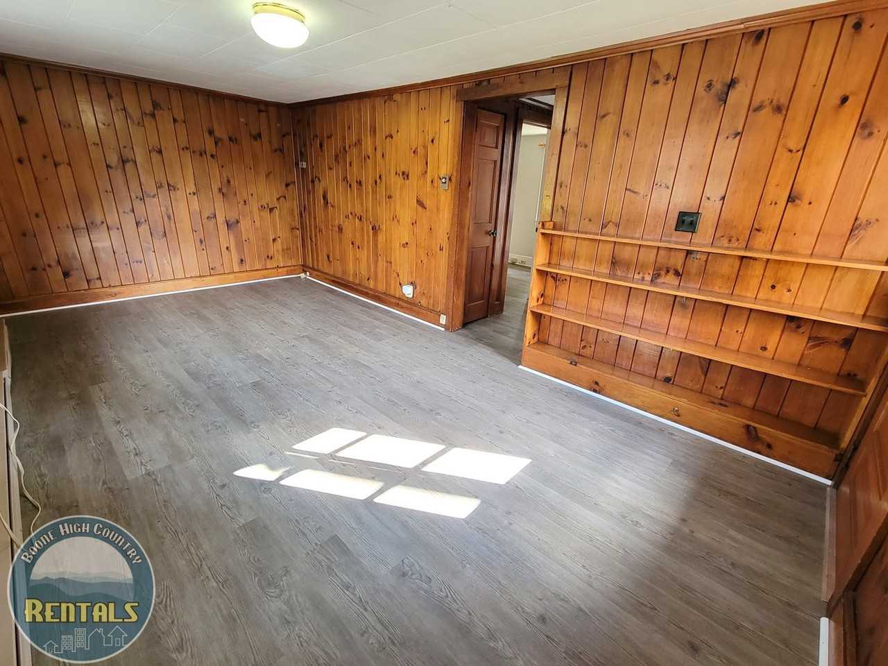 915 Blowing Rock Rd - Photo 3 of 15