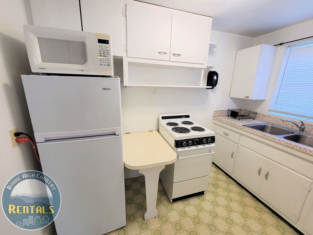 915 Blowing Rock Rd - Photo 6 of 15