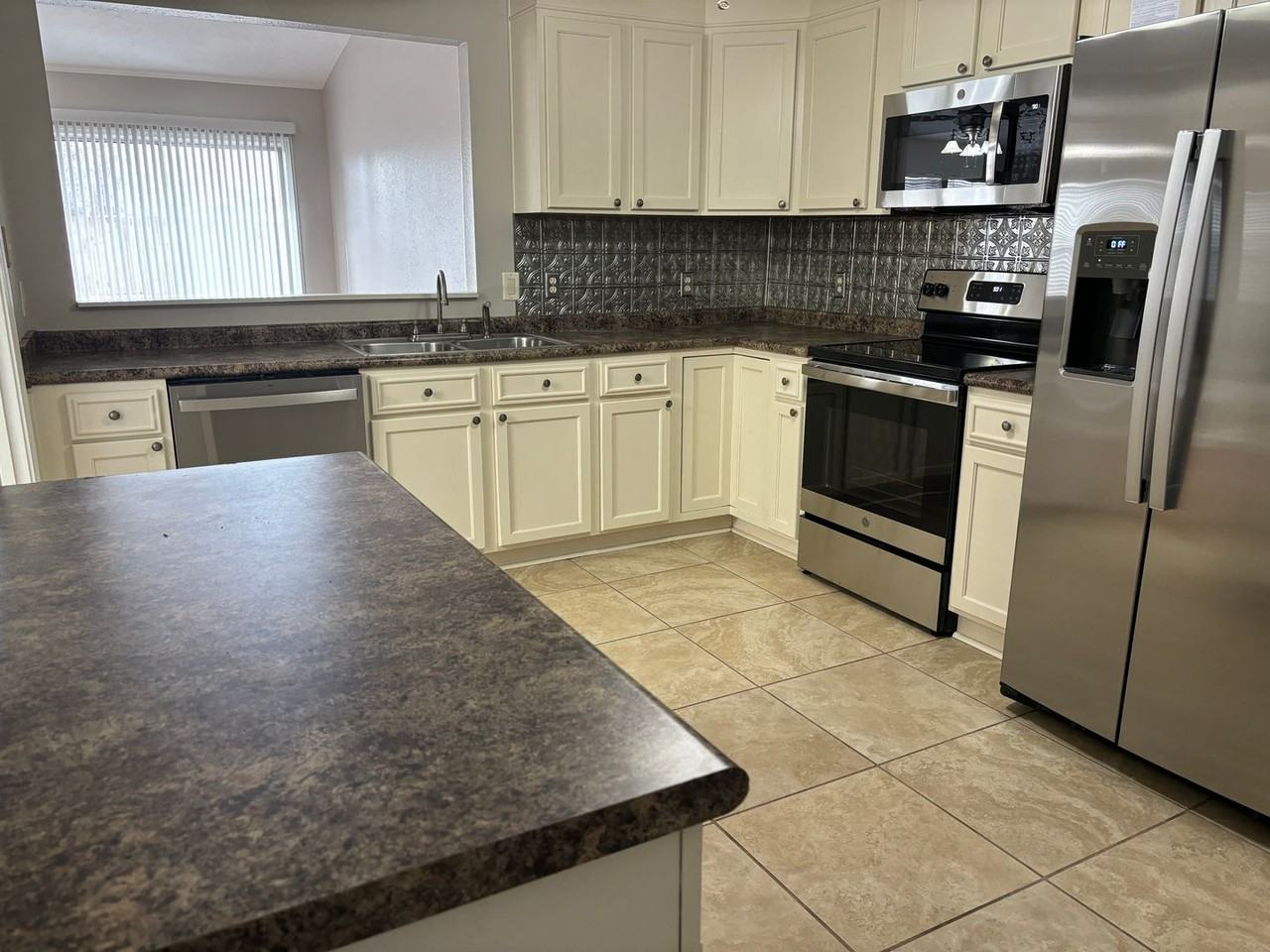 6802 Forsythe Dr - Photo 3 of 14