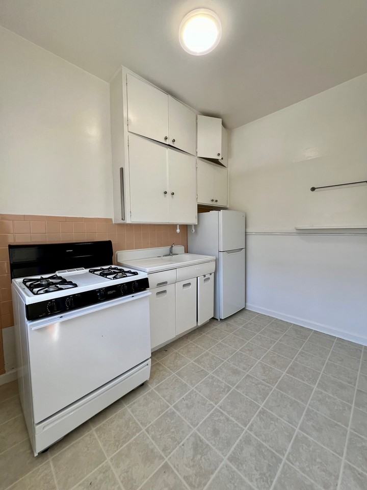 1600 California Street #23 - Photo 3 of 10