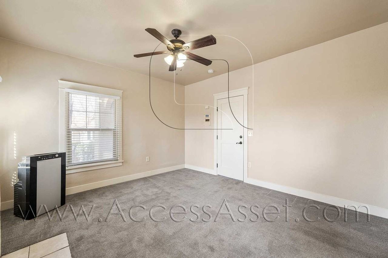 226 East Peck Street #1 - Photo 4 of 31