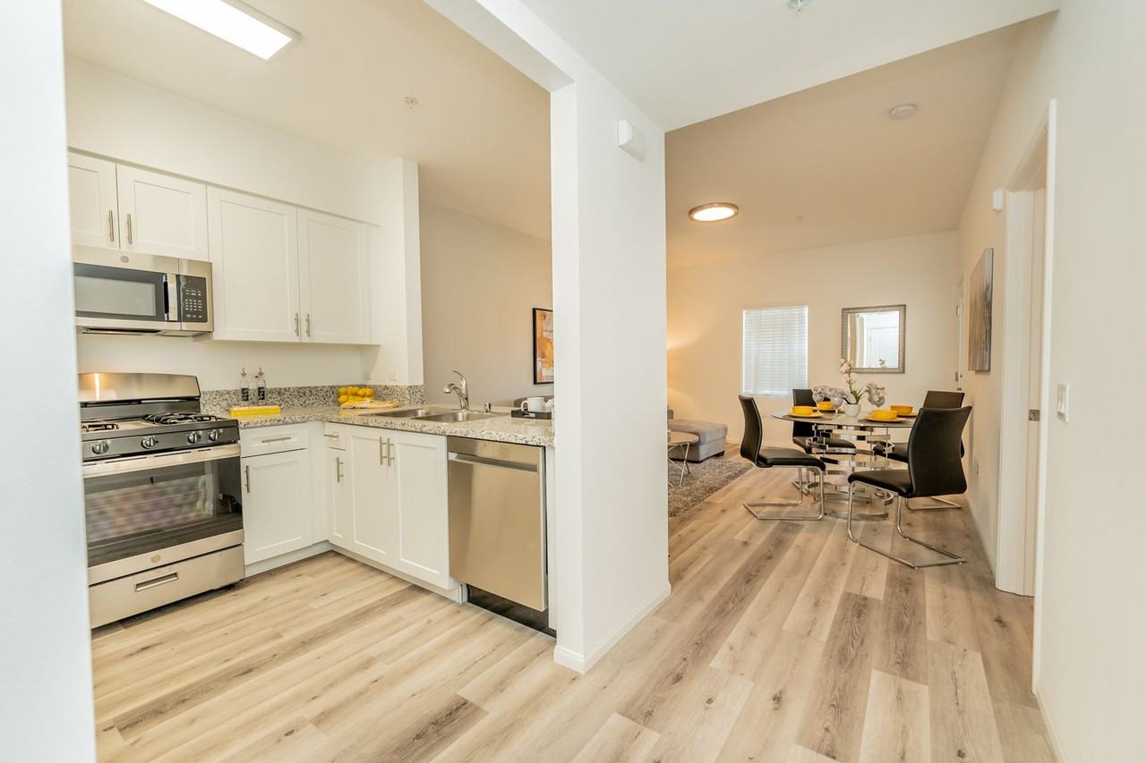 STR374 (3) - Photo 2 of 23