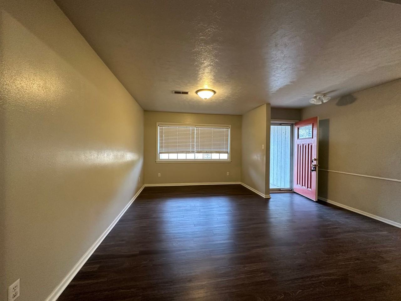 4623 29th St - Photo 3 of 14