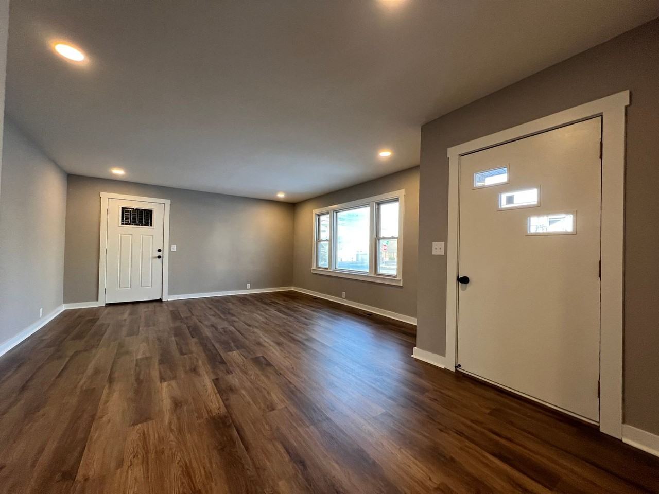 571 Stevenson St - Photo 4 of 25