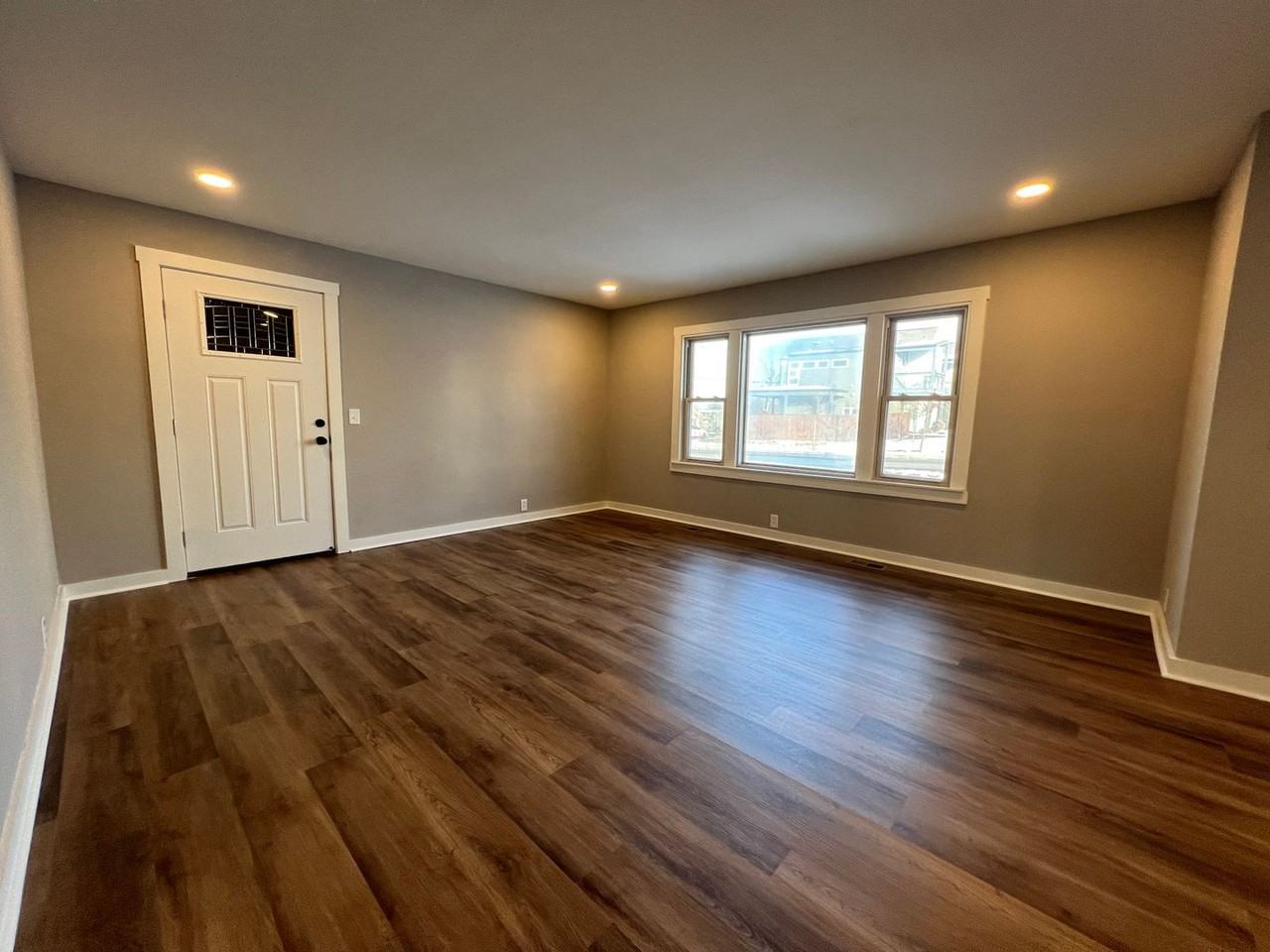 571 Stevenson St - Photo 5 of 25