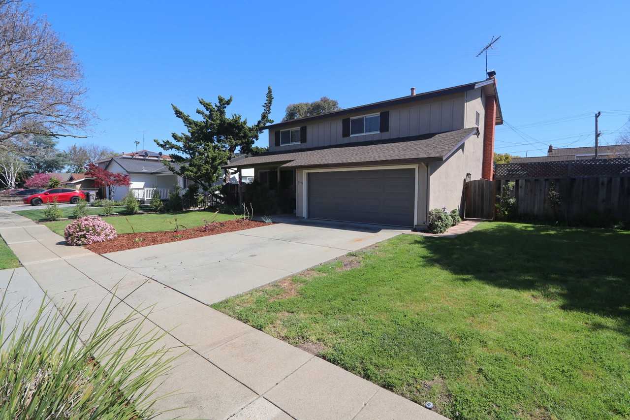 1372 Rodney Dr - Photo 2 of 35