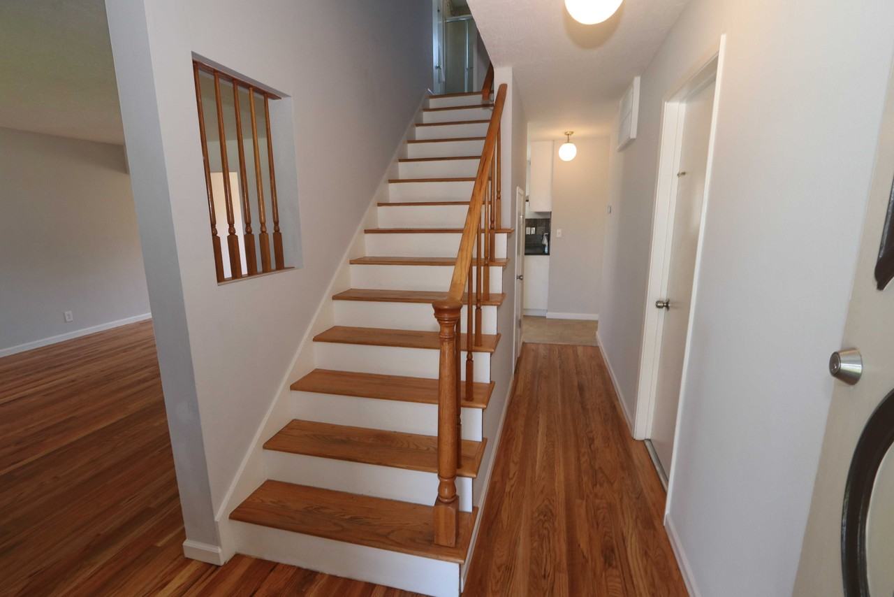 1372 Rodney Dr - Photo 3 of 35