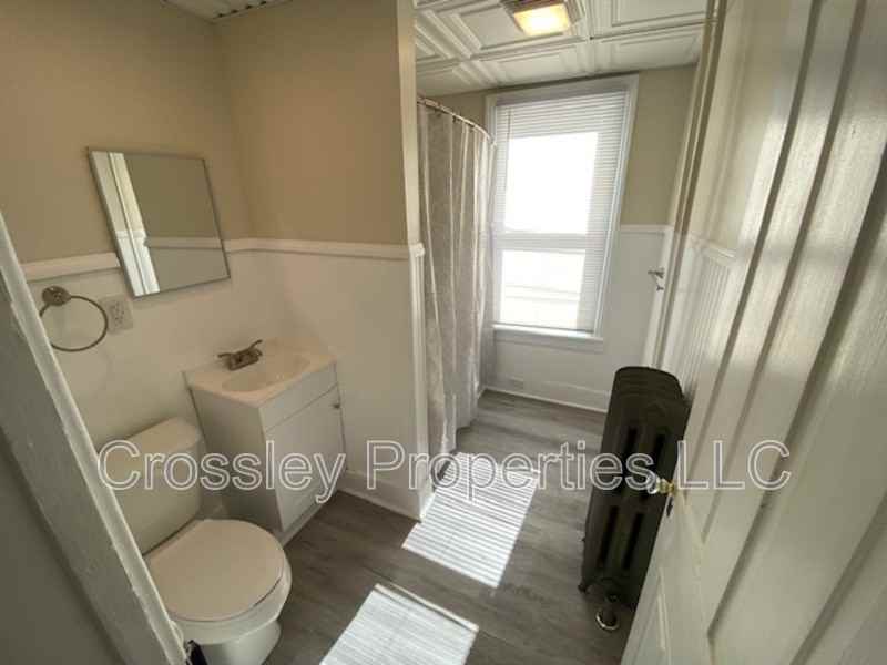 425 E Main St #4 - Photo 3 of 5