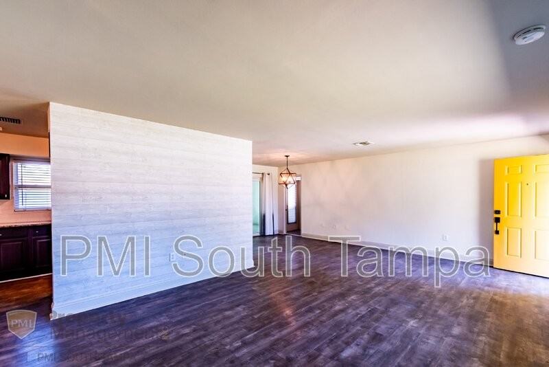 12174 83rd Ave - Photo 4 of 31