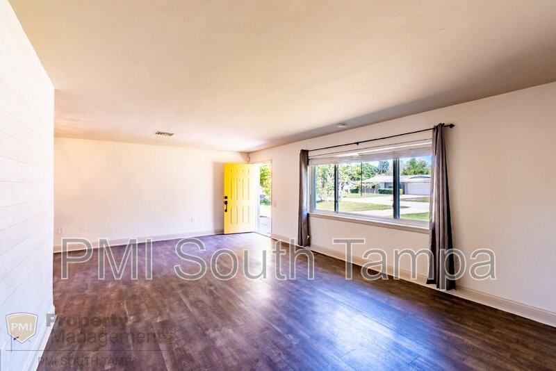 12174 83rd Ave - Photo 5 of 31