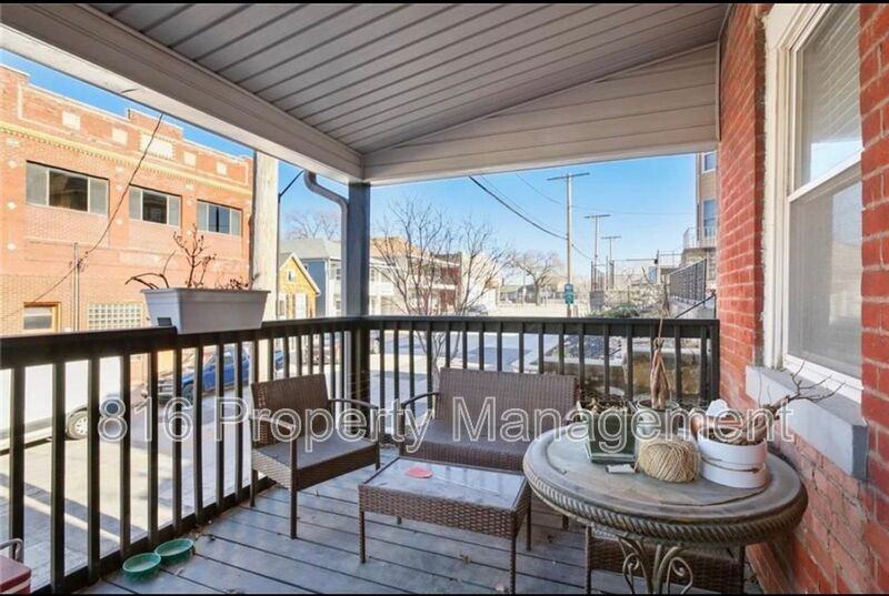 1035 E 5th St - Photo 2 of 15