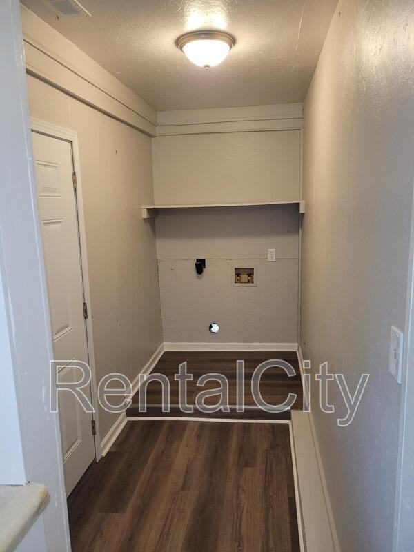 189 E South St - Photo 3 of 12