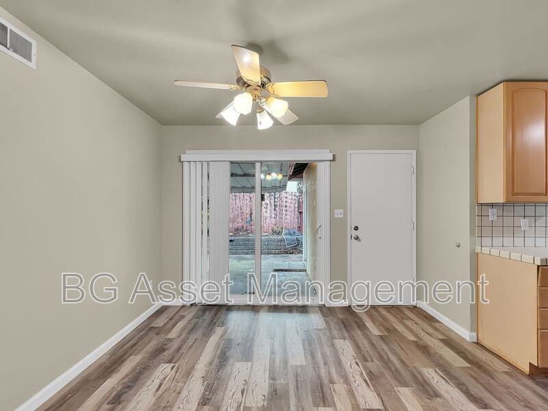 4820 Meadowbrook Dr - Photo 3 of 26