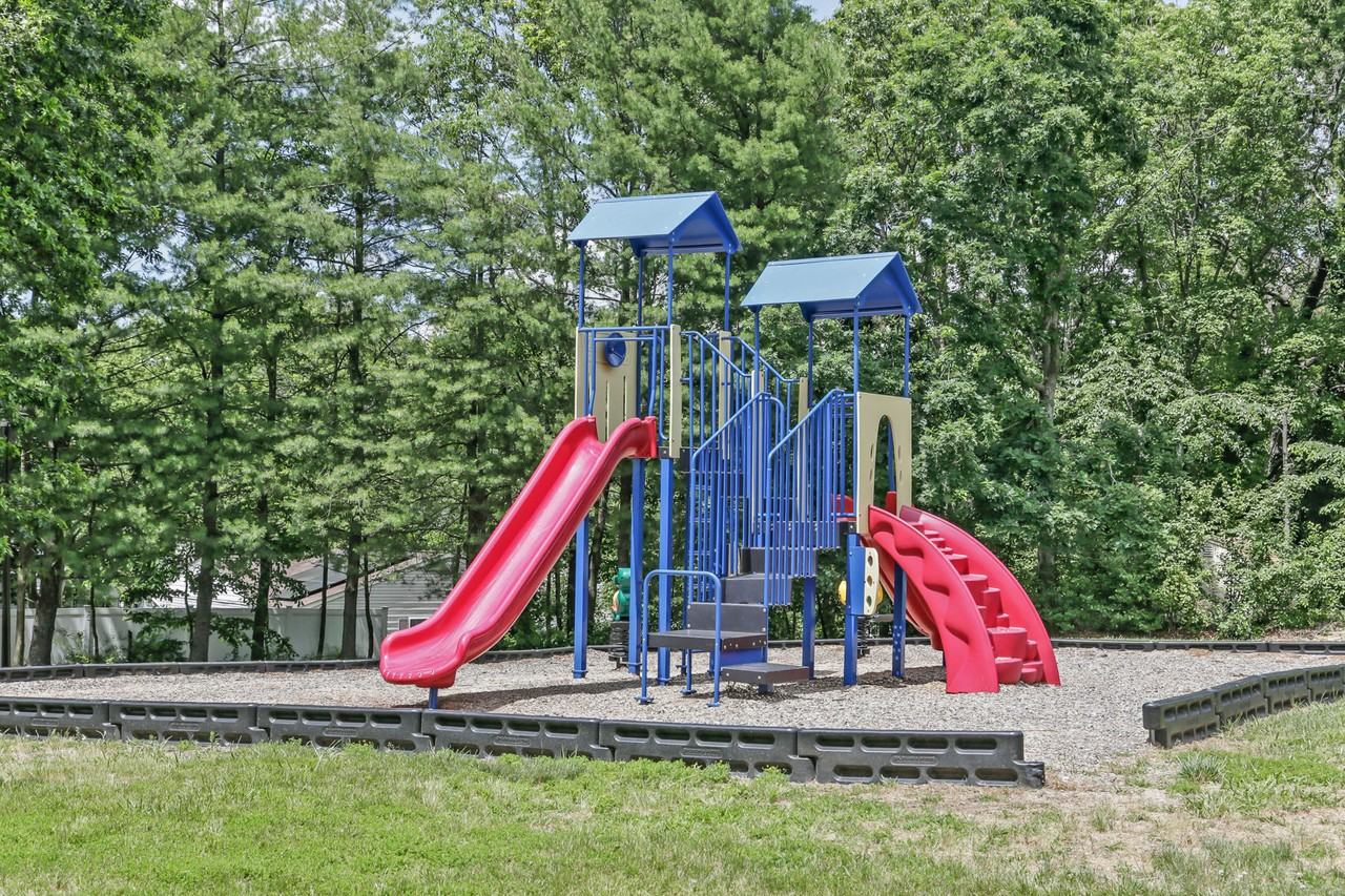 Burnam Woods - Photo 2 of 11