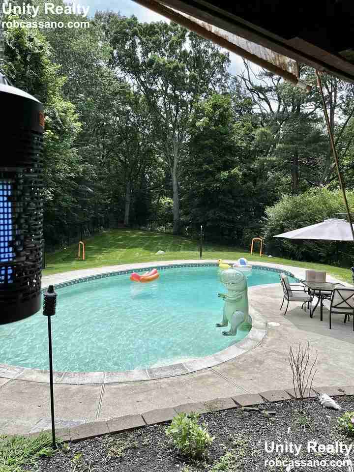 Larson Cir - Photo 2 of 4