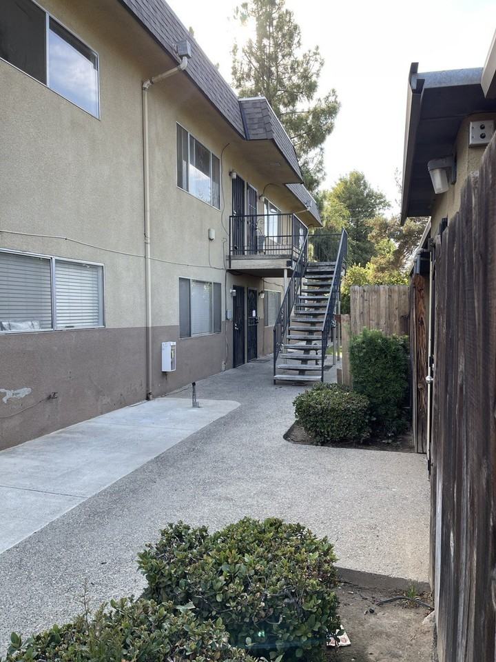 6075 North Poplar Avenue - Photo 2 of 6