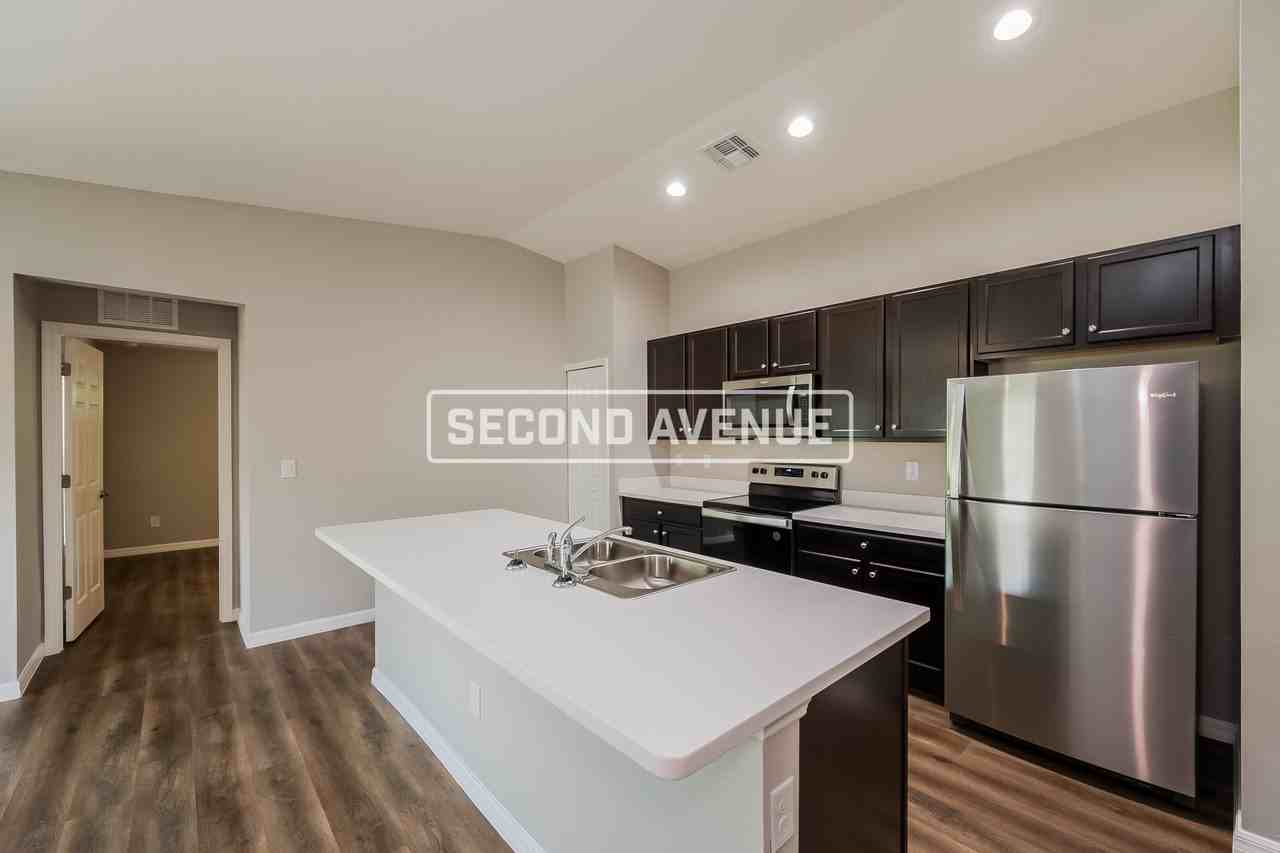 255 Danley St - Photo 4 of 19