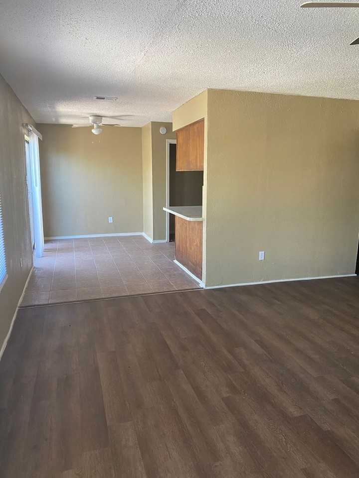 Jefferson Square Apartments - Photo 3 of 5