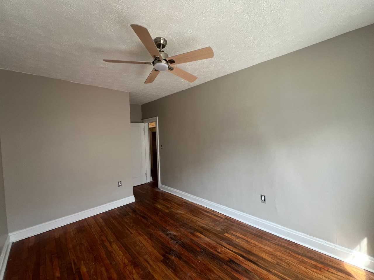 Spacious Apartment for Rent in Edgewater! - Photo 7 of 8