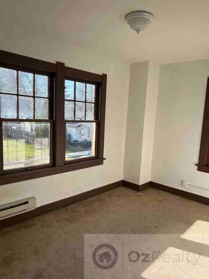 418 Maumee Ave - Photo 2 of 7