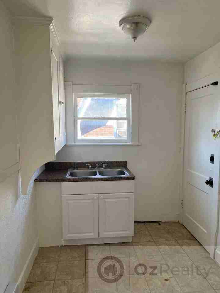 418 Maumee Ave - Photo 3 of 7