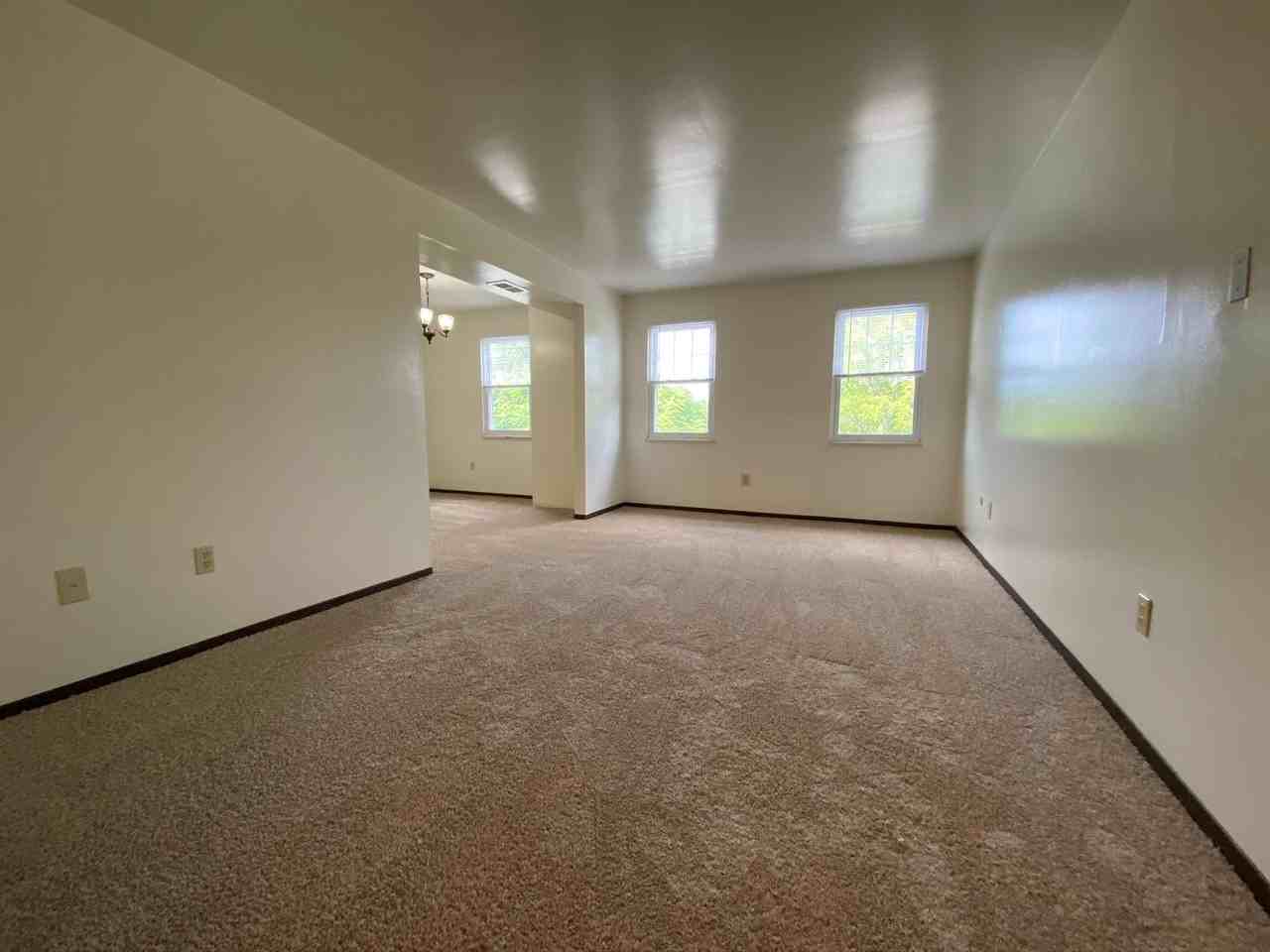 704 Bellwood Dr - Photo 2 of 11