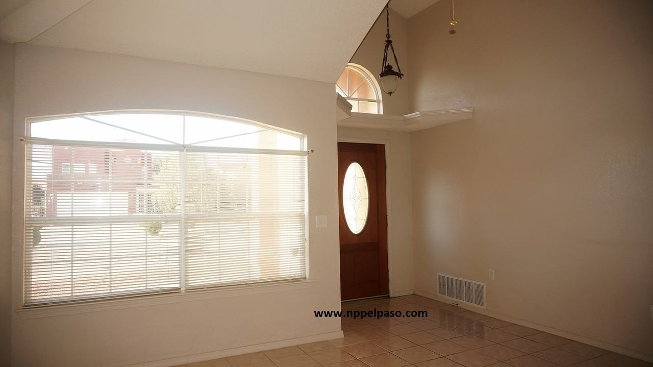 4433 Loma Clara Court - Photo 2 of 32