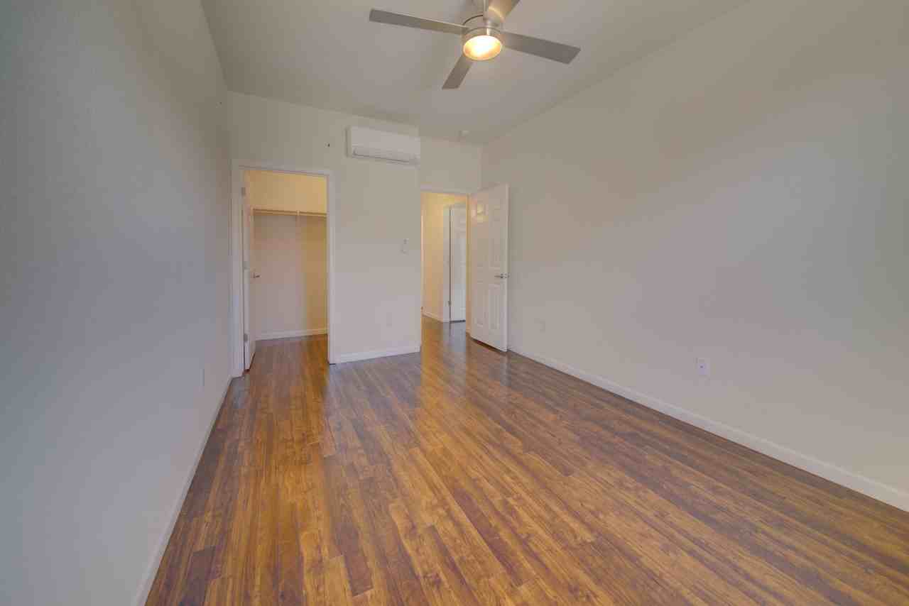 0037van - Photo 7 of 8