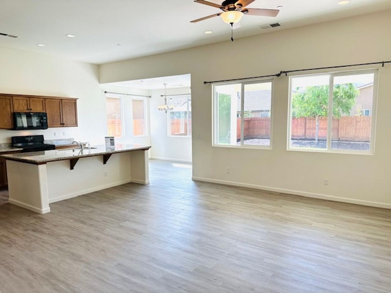 7605 E Giavanna Ave - Photo 3 of 19