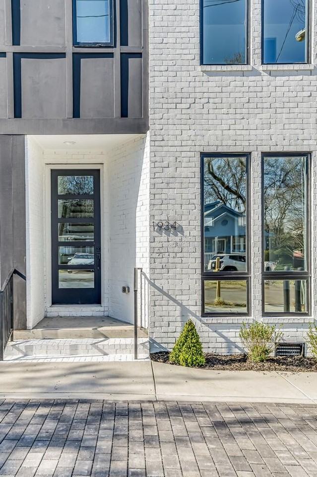 1934 Britt Pl - Photo 2 of 28