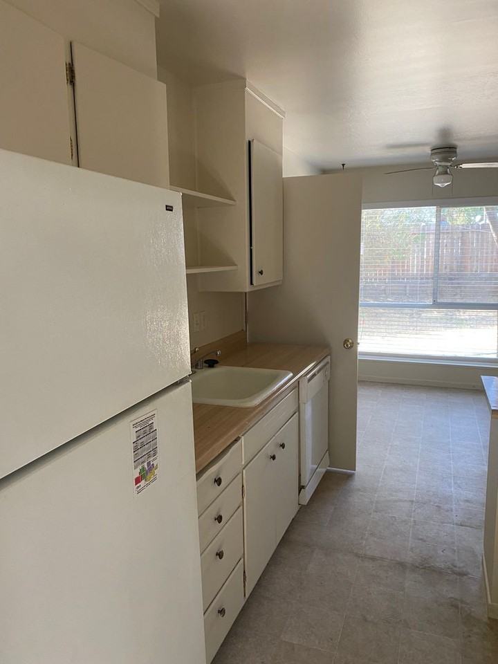 815 Chestnut Ln - Photo 5 of 22