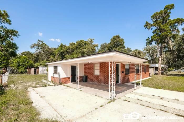 2342 Lake Lucina Dr E - Photo 2 of 18
